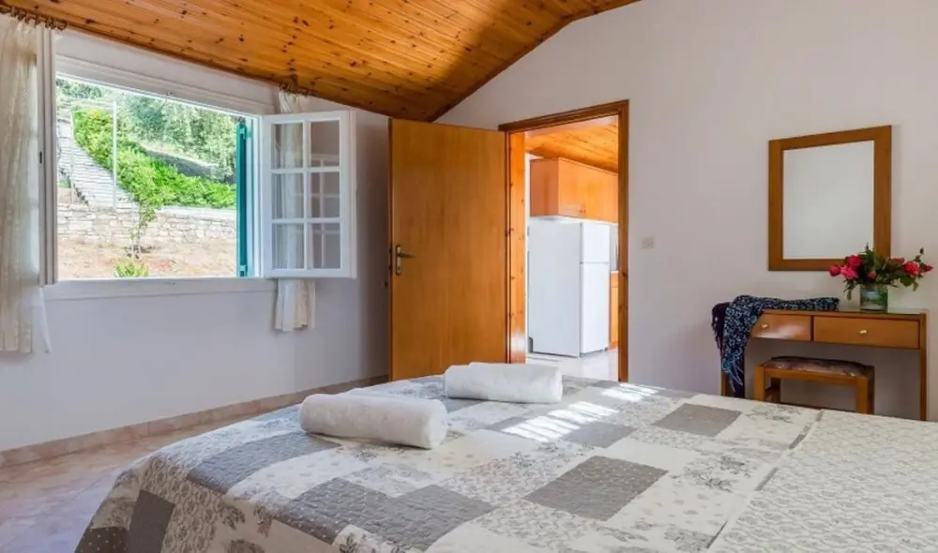 Anna Walk to Beach Sea Views A C Wifi Car Not Required - 3426