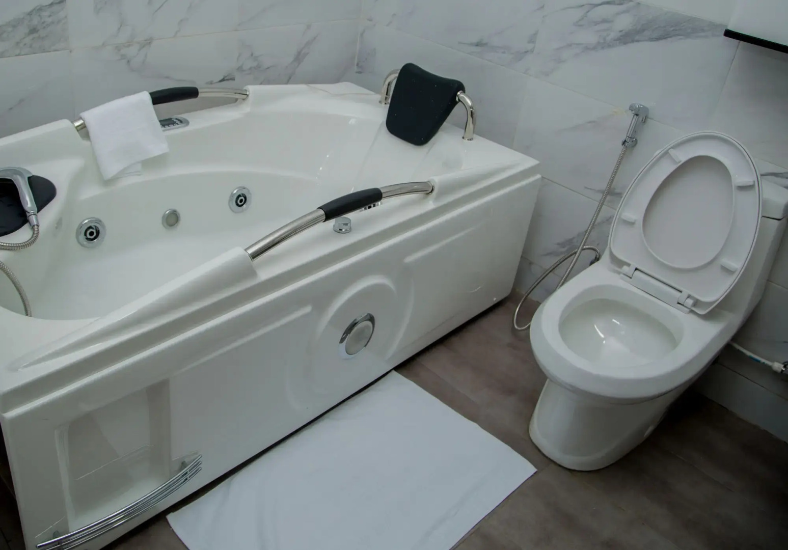 Maxbe Continental Hotel