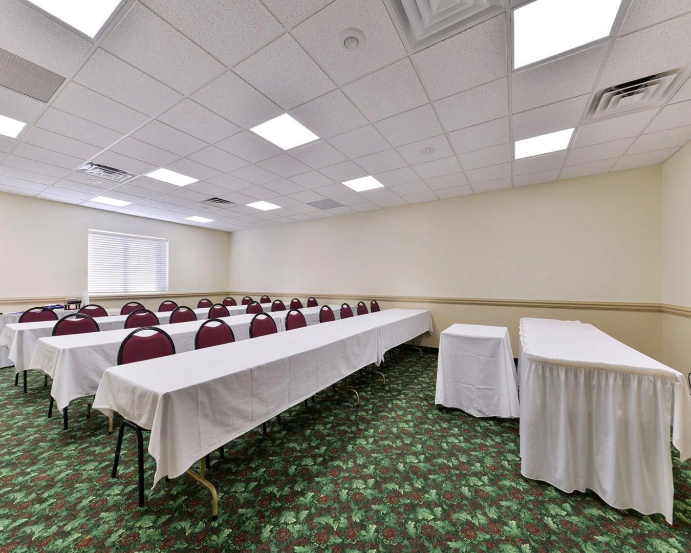 Country Inn & Suites by Radisson, Pierre, SD