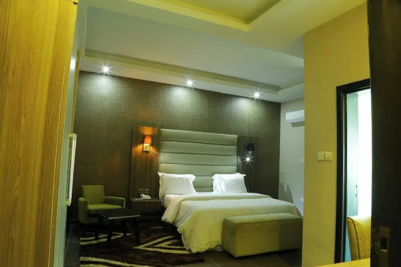Network Hotel and Suites