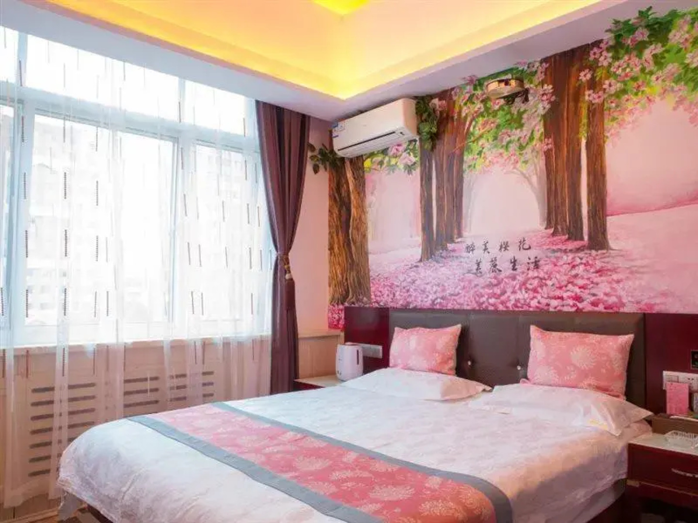 Yunlai Film and Television Theme Culture Hotel