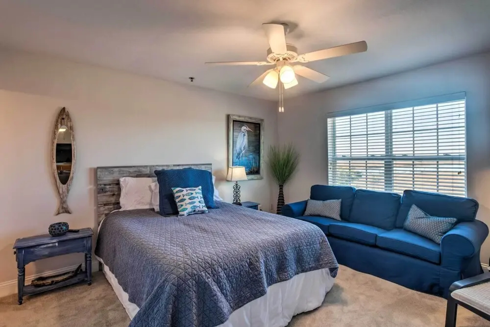 3rd-floor Riverfront Condo: Walk to Downtown Eats!