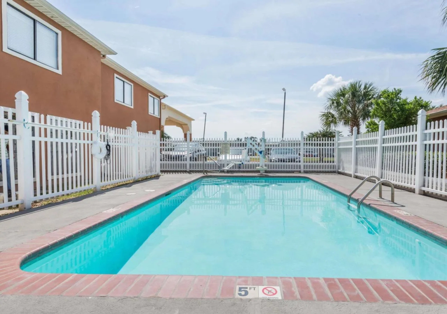 Days Inn by Wyndham Sulphur LA