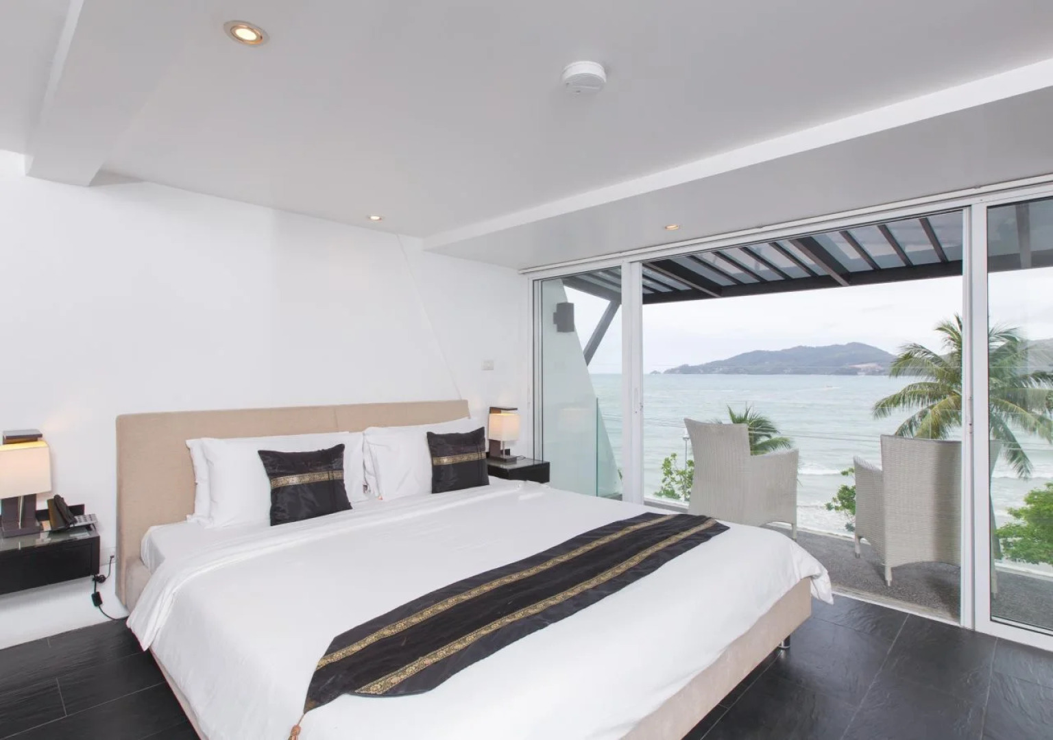 The Front Hotel and Apartment