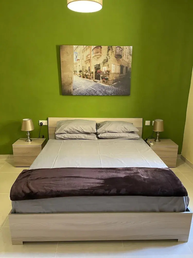 Sunset Modern Apt - Near Beach, Wifi & Cable TV