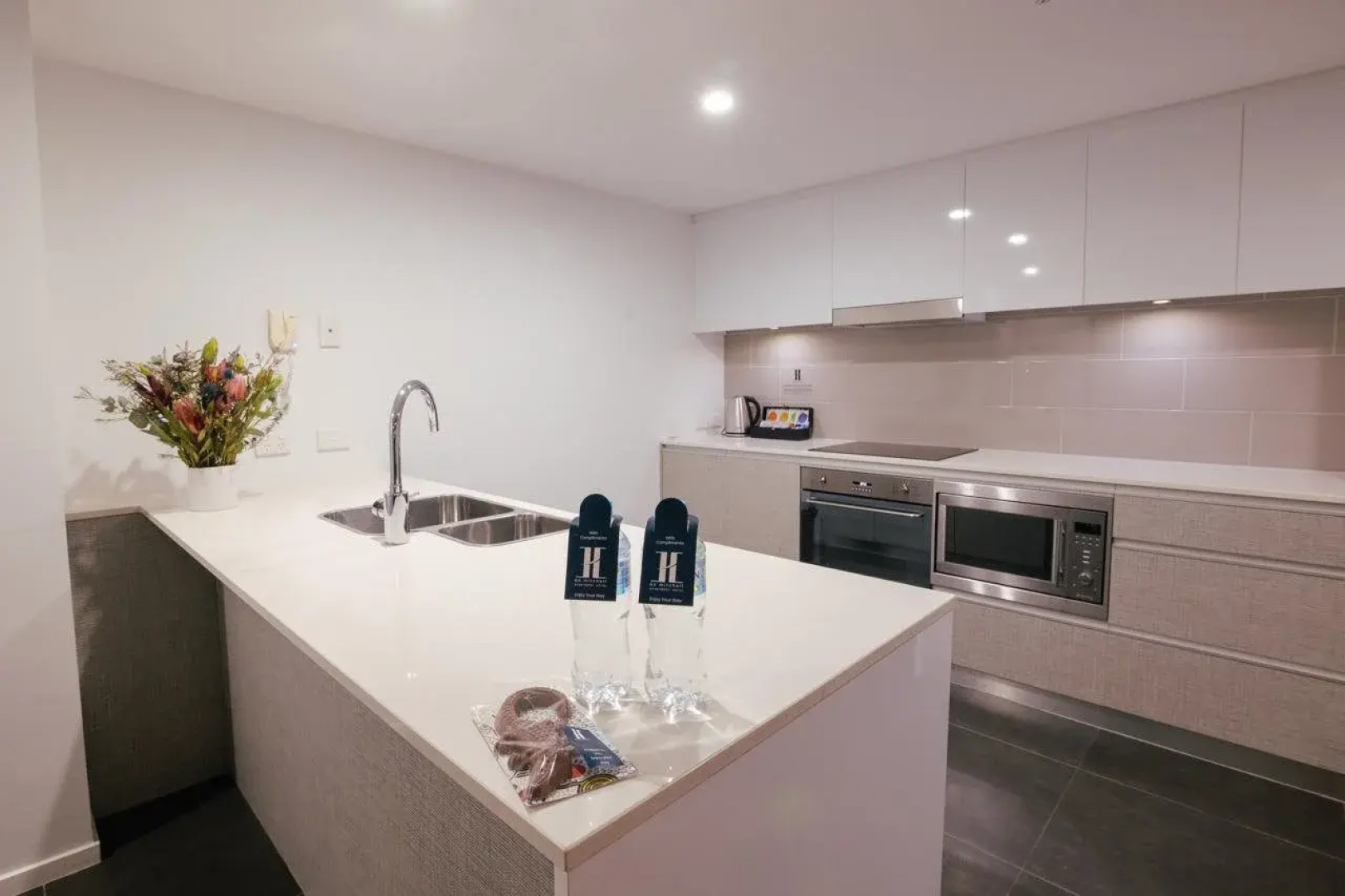 H on Mitchell Apartment Hotel