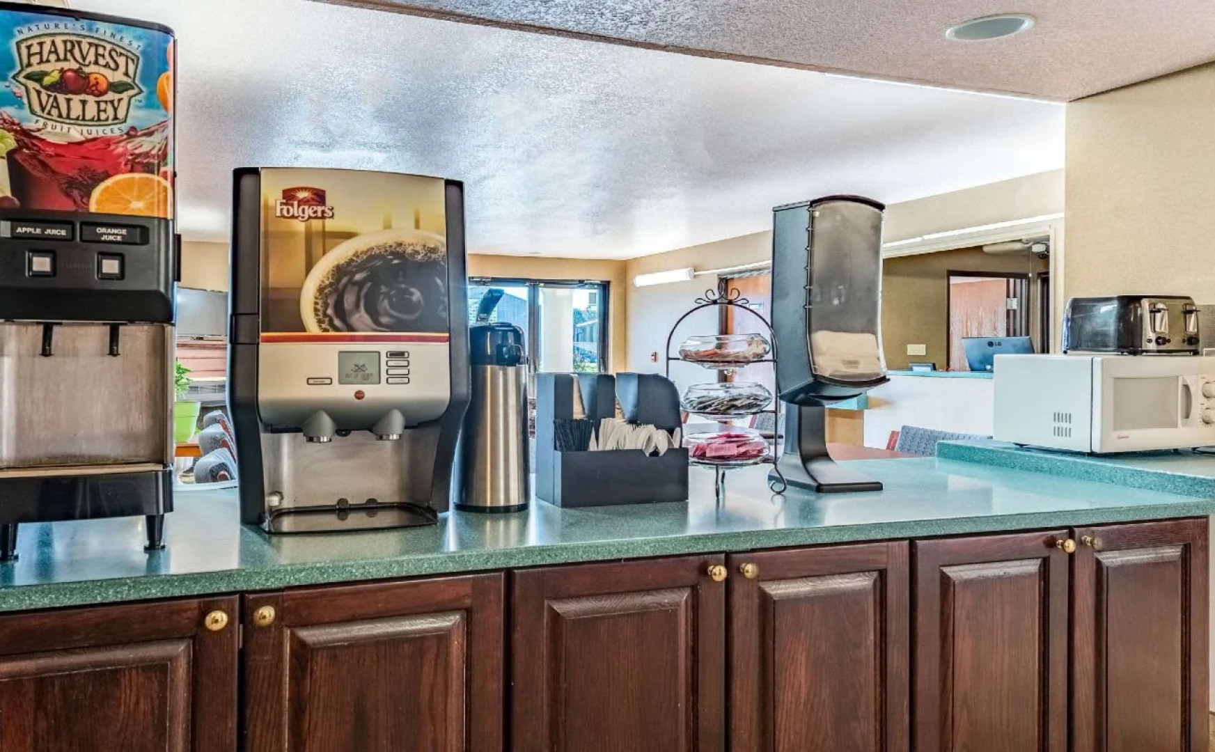 Econo Lodge Inn & Suites