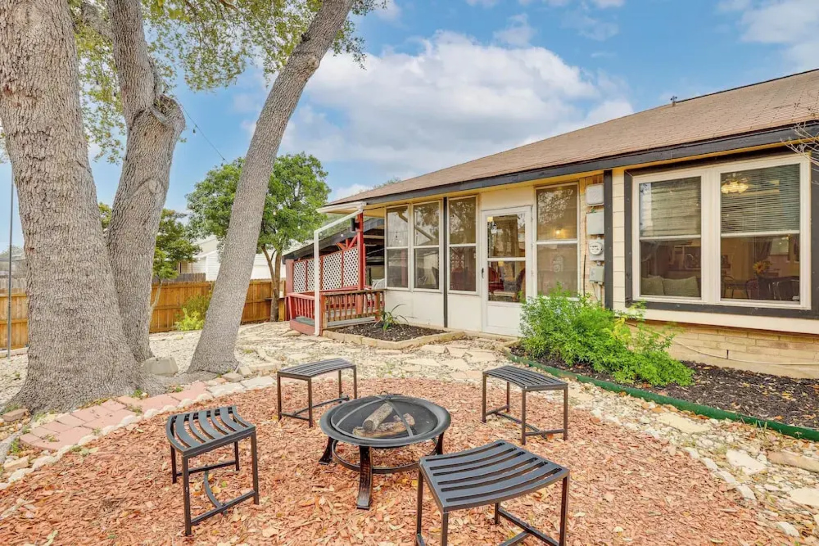 3 Mi to Randolph Afb: Family Home w/ Poker Table!