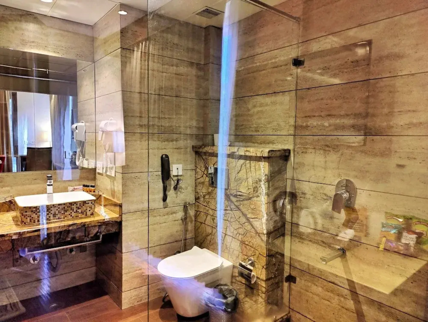 Royale Retreat Hotel & Spa Near Mall Road