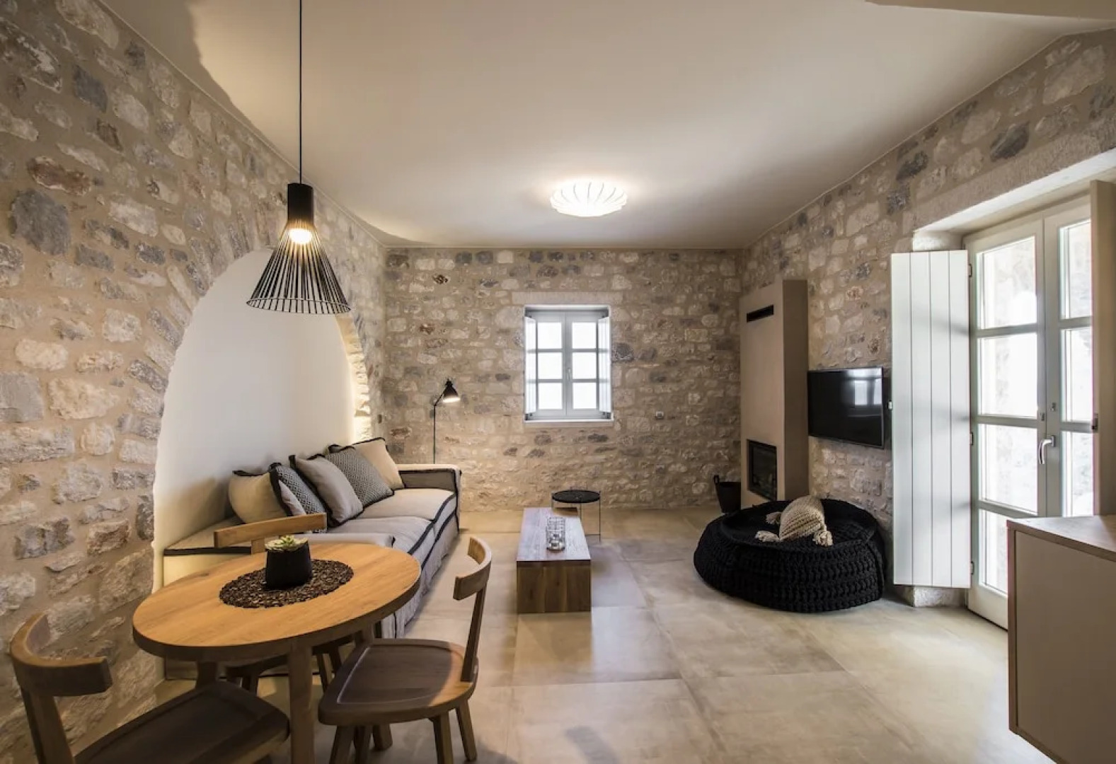 Bassa Maina Villas & Suites