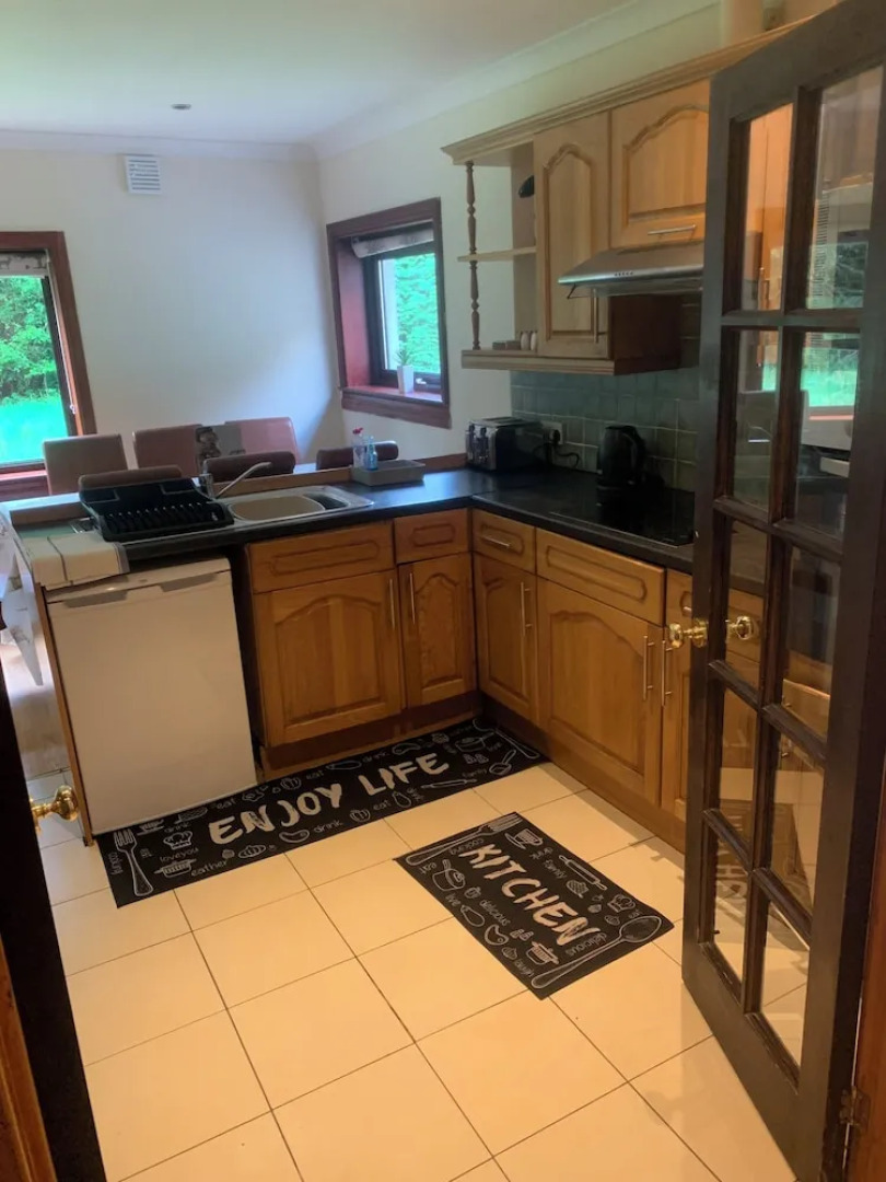 Captivating 5-bed Cottage With Private hot tub