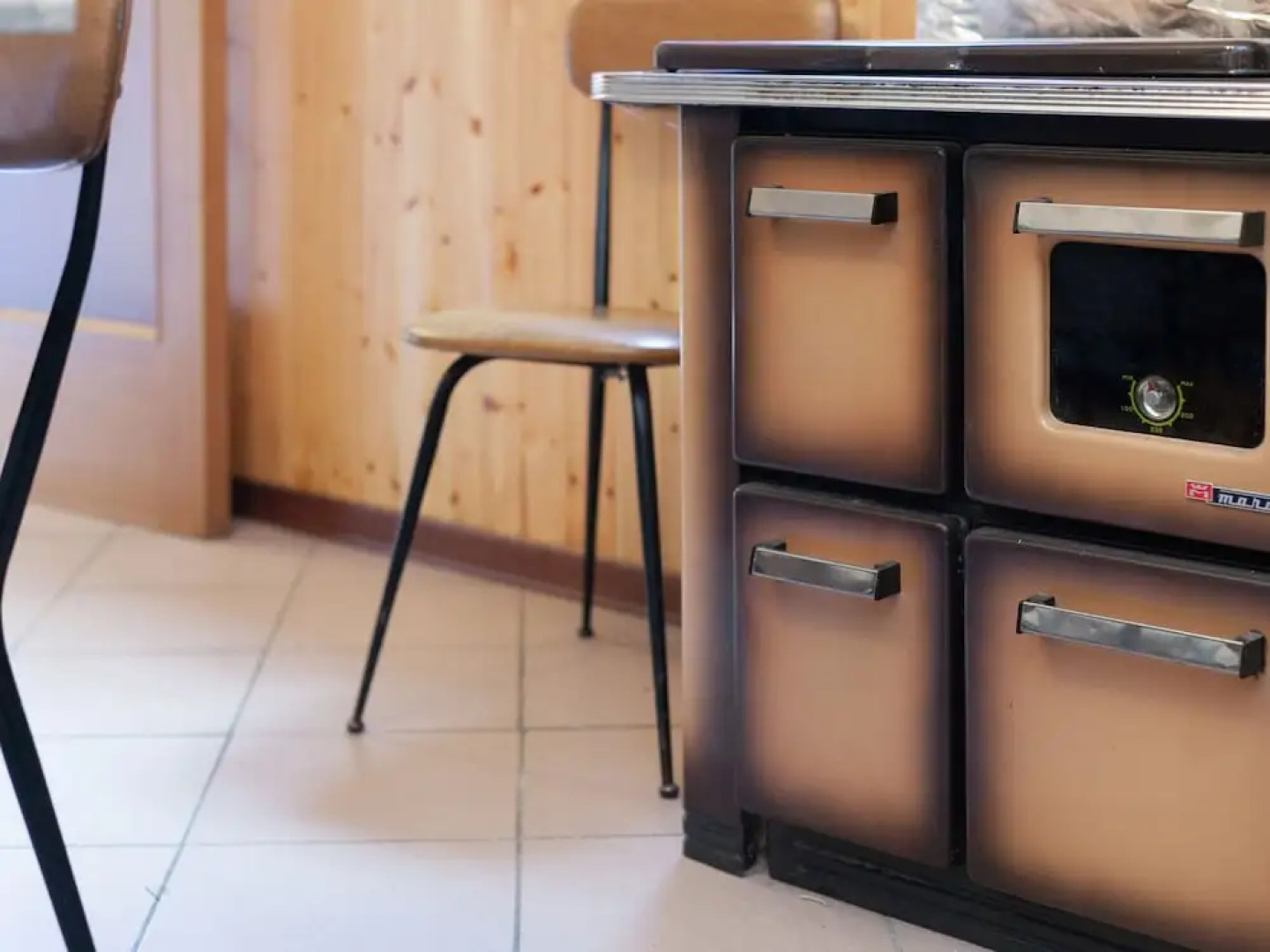 Comfy Holiday Home With Fireplace, Garden Furniture,barbecue