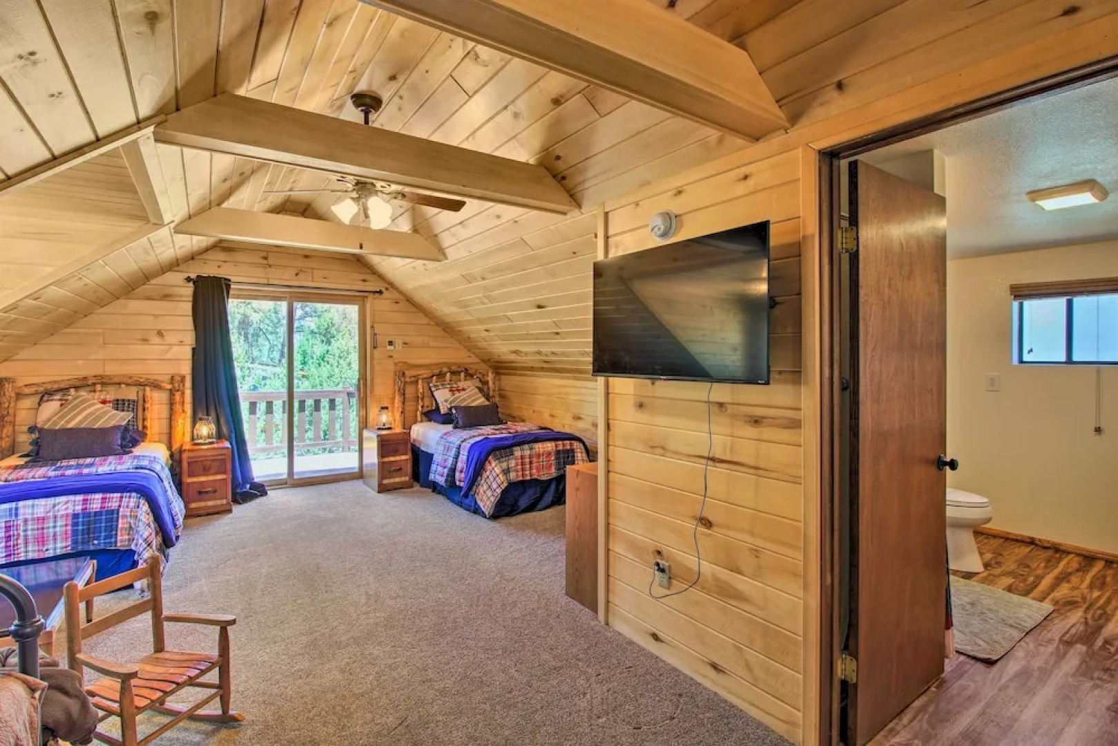 Rustic, Forest-view Retreat in Heber-overgaard!