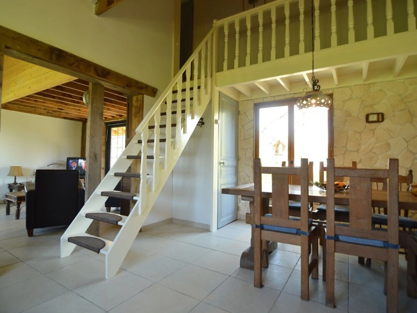 Modern Holiday Home near Forest in Burgundy