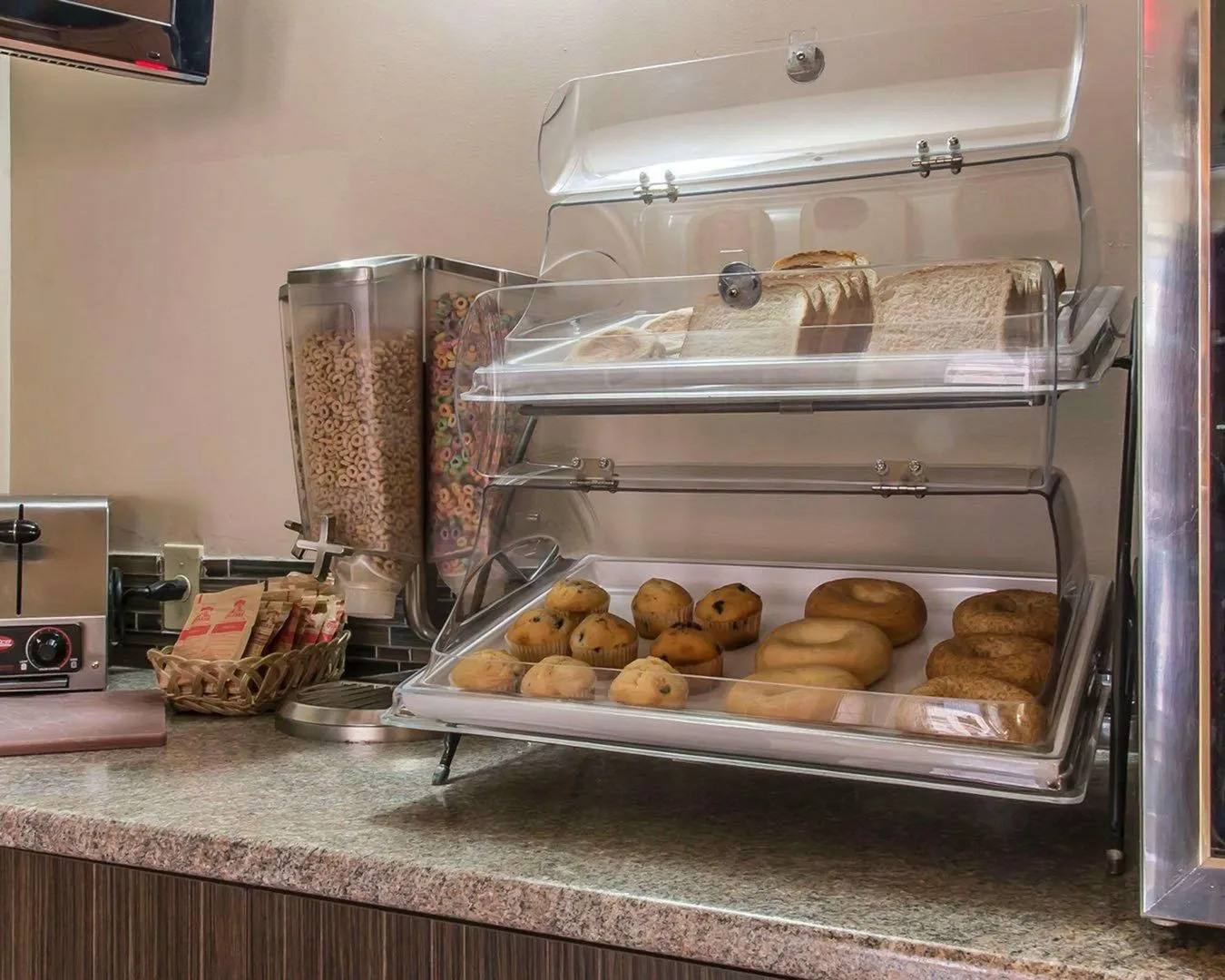 Howard Johnson by Wyndham Thunder Bay