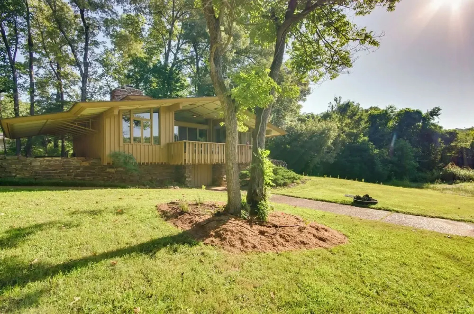 Tranquil Mid-century Modern Cottage w/ Forest View
