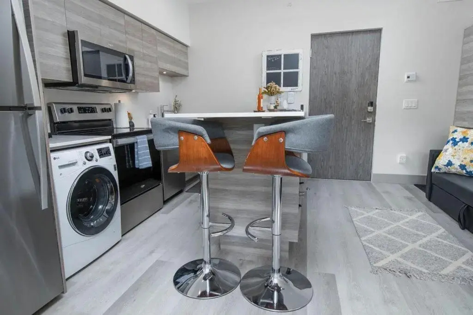 Top Floor on Okanagan Lake with AC & Heated Pool