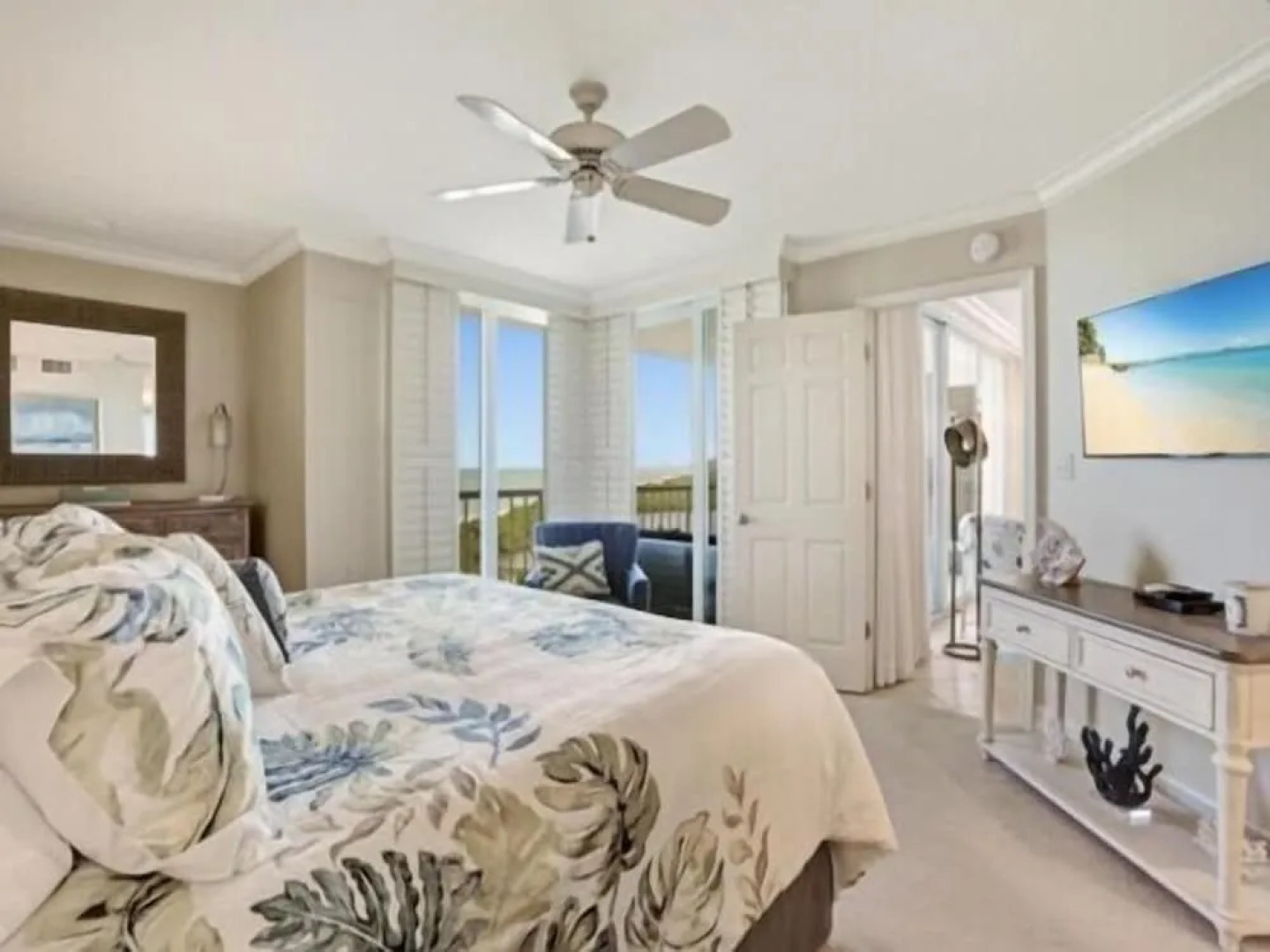 Deluxe Seaside Condo with Pool and Hot Tub by RedAwning