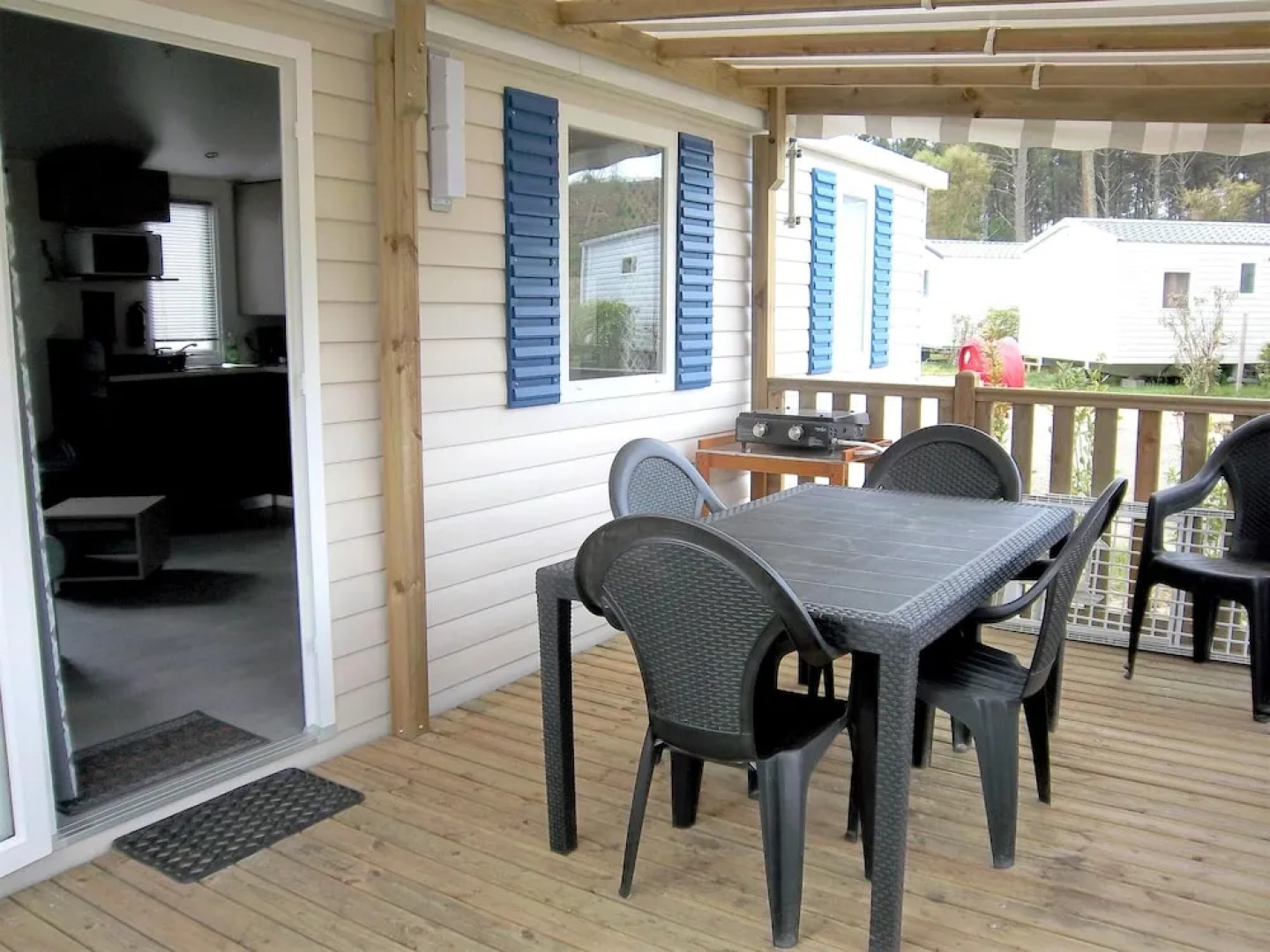 Bungalow With 2 Bedrooms in Saint-julien-en-born, With Pool Access and