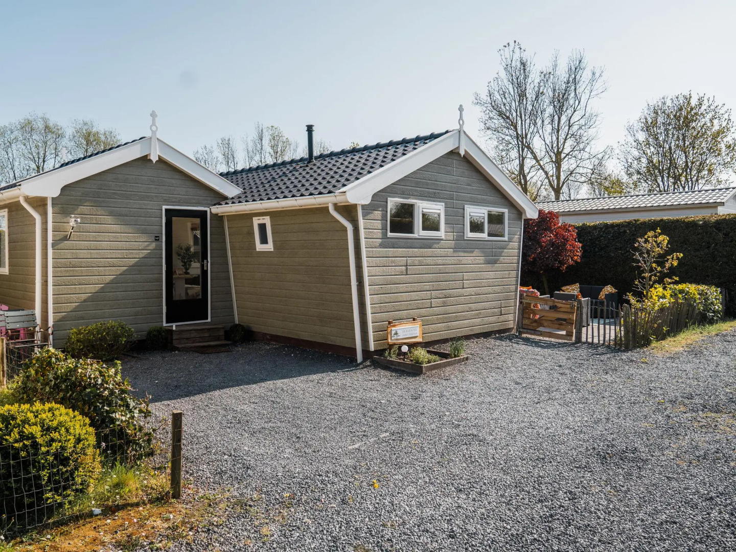 Nice chalet with a microwave, near the Wadden Sea