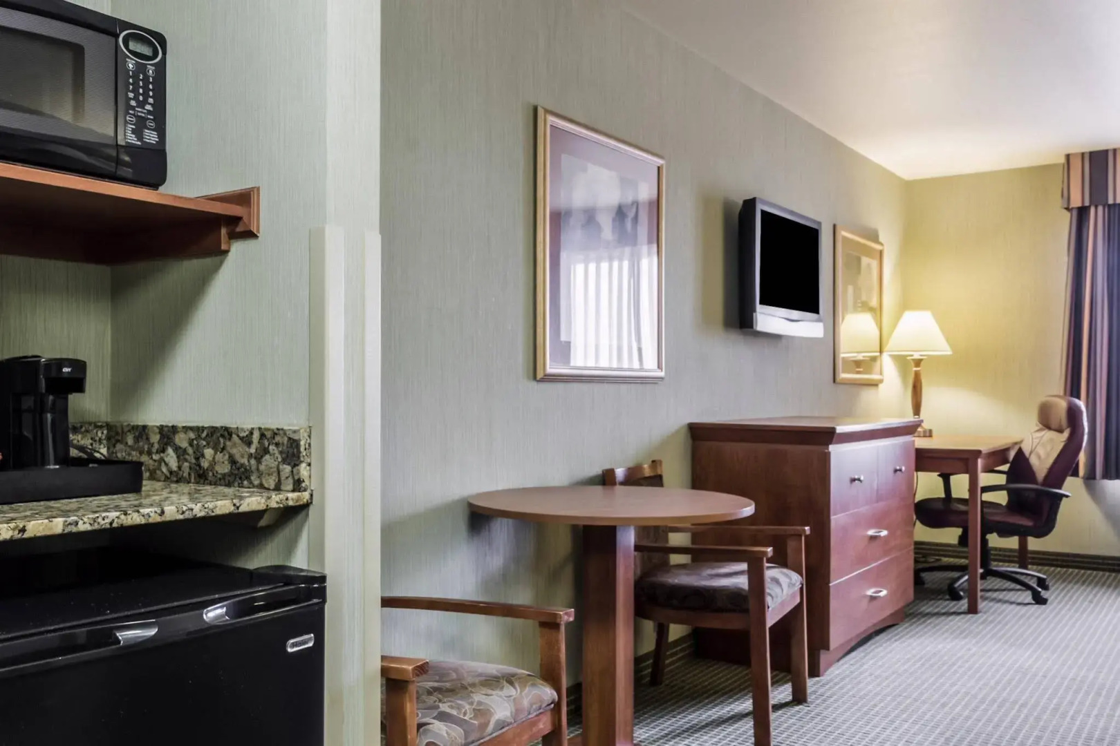 Comfort Inn & Suites Mitchell I-90