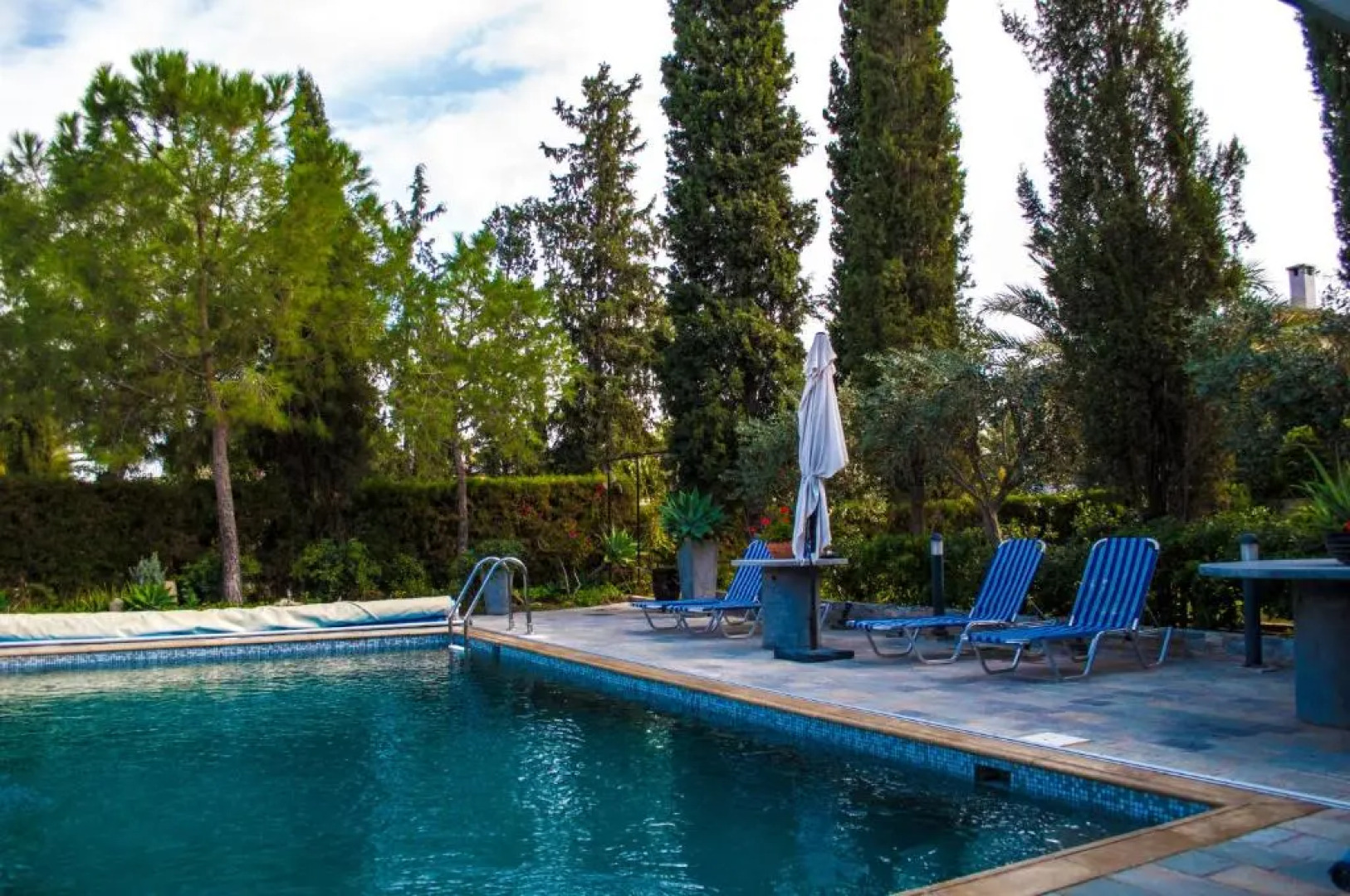 Idyllic studio with private pool