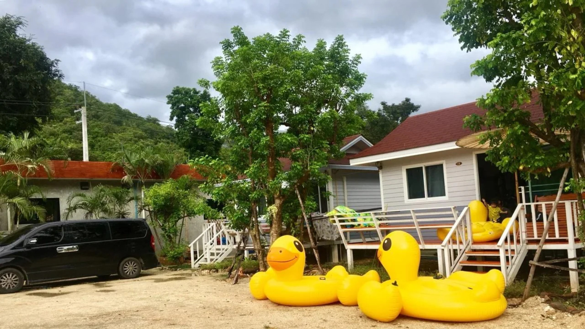 River Hill Side Resort