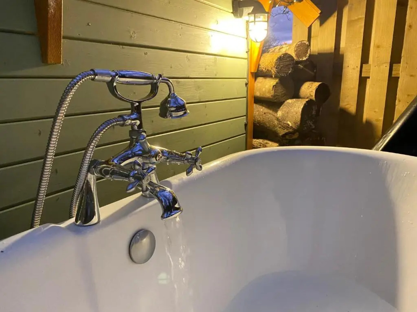 1-bed Cabin, 2 Adults, Outdoor Bath & Wood Burner