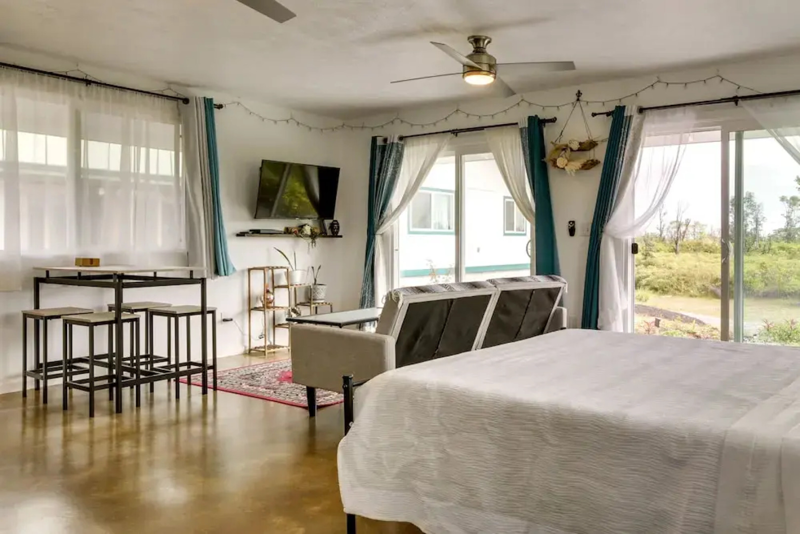 Cozy Keaau Vacation Rental - 1 Mi to Ocean!