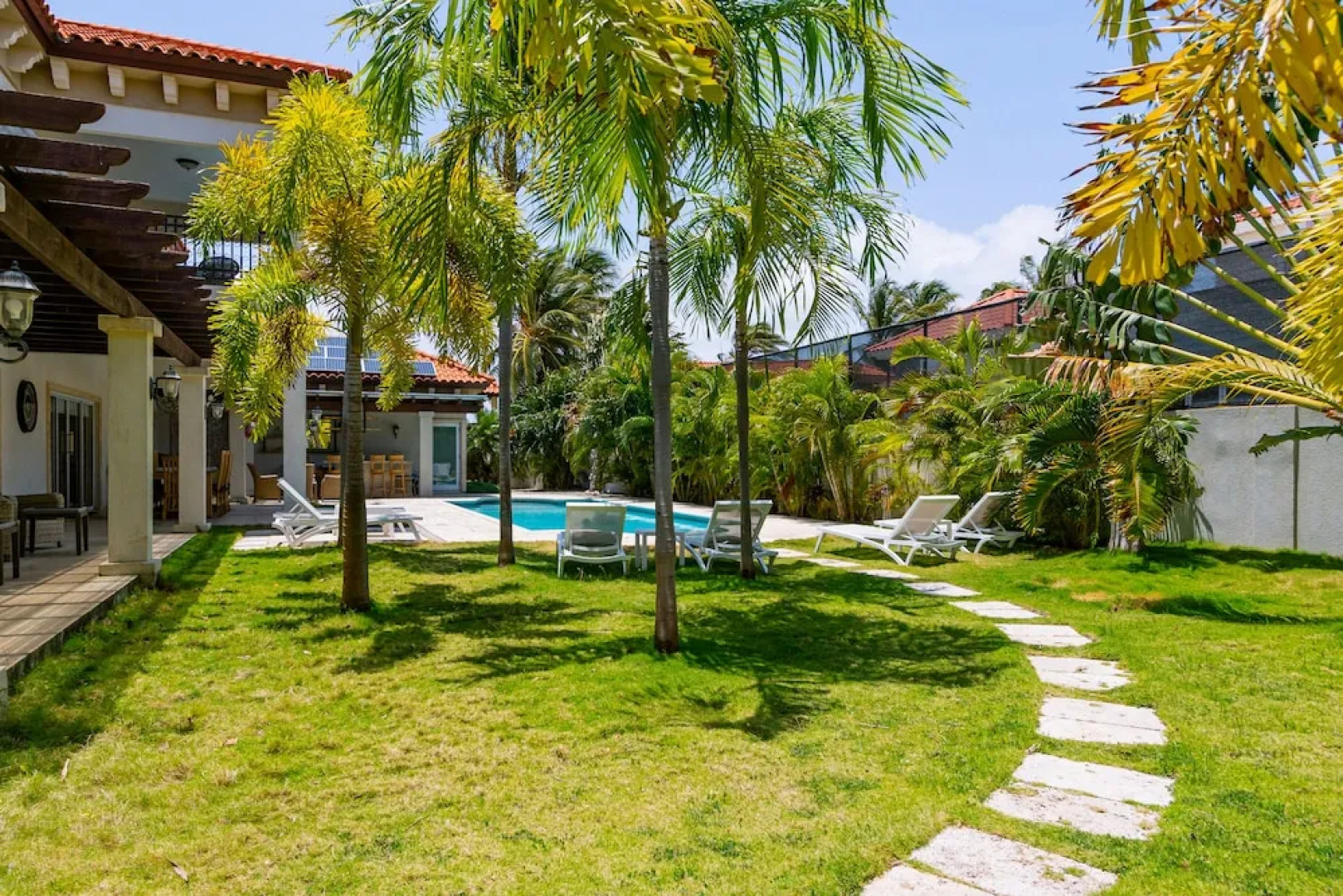 Upscale Ocean View Villa With Pool + Outdoor Kitchen