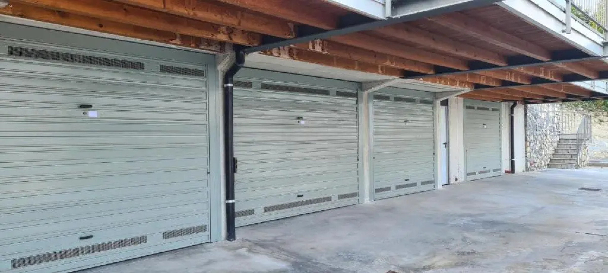 Residence Sirene alloggio Paola con vista lago e piscina comune