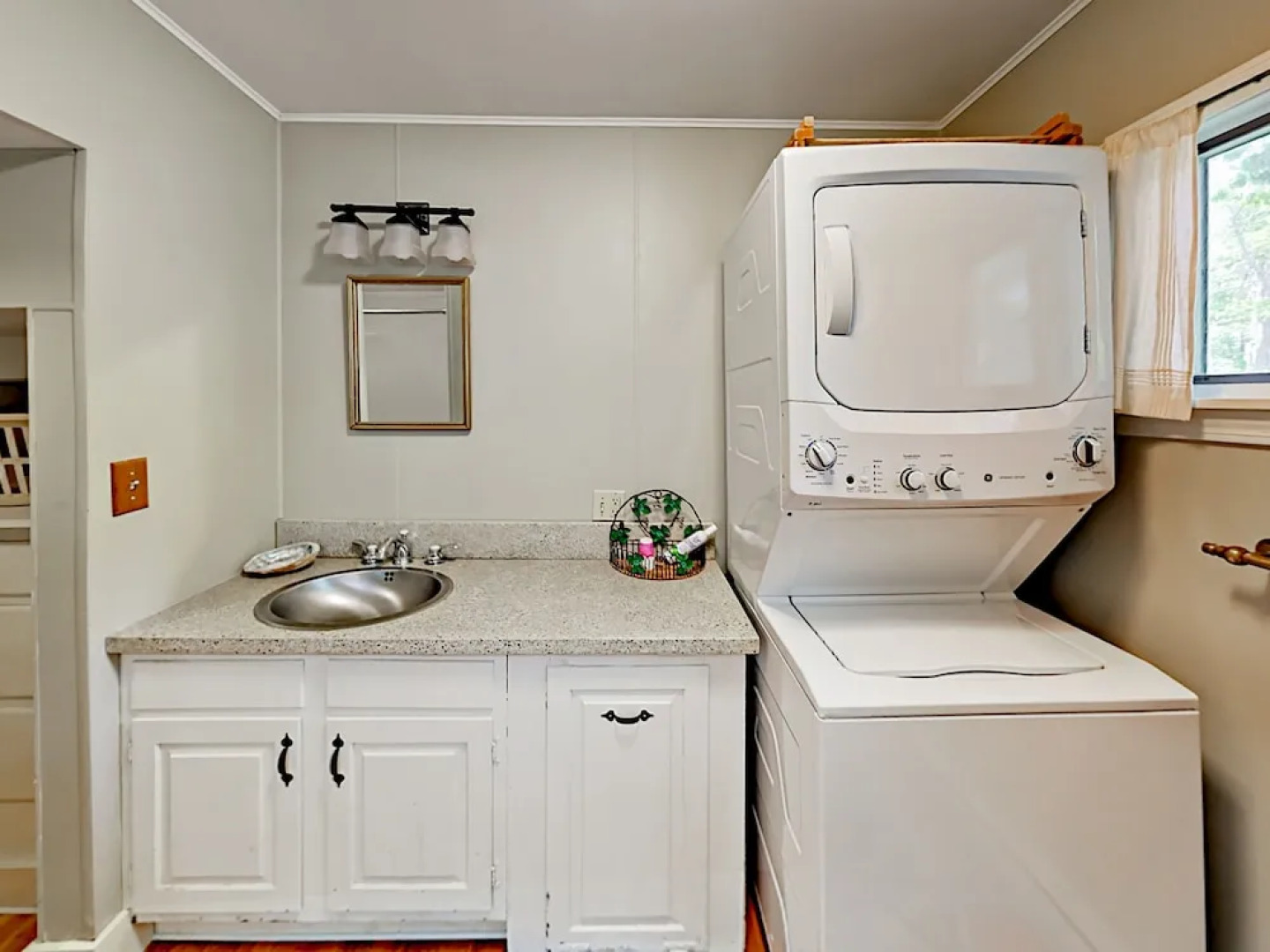 18 Spring St Cottage 4 Bedrooms 2 Bathrooms Cottage