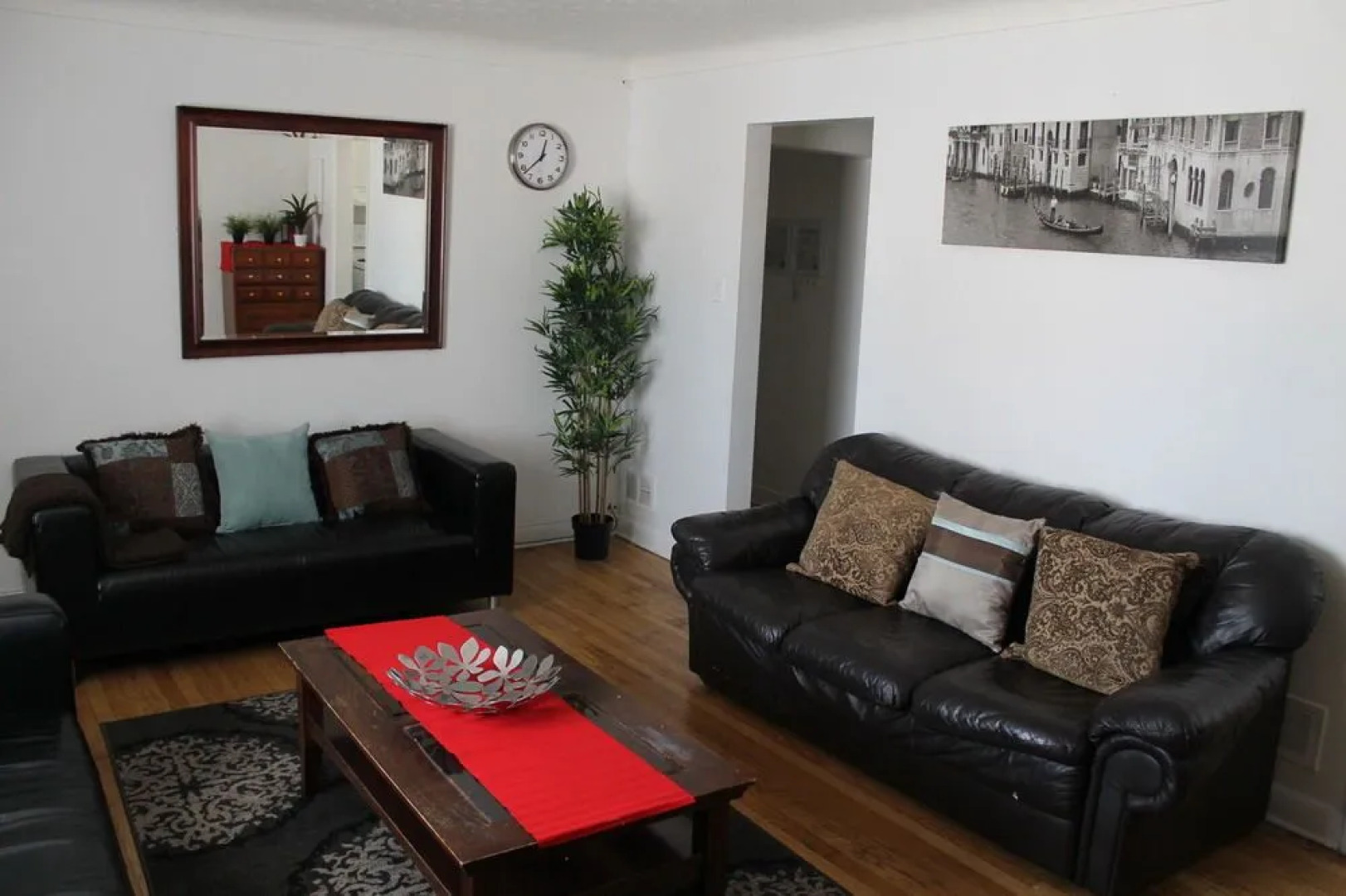 Adib Apartments - 840 Woodroffe Ave, Unit 2