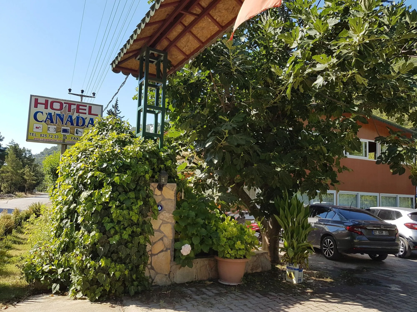 Canada Hotel & Bungalows