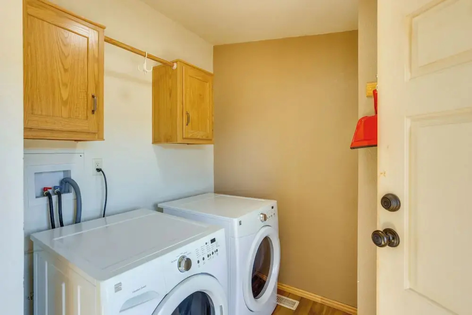 Stunning Views: Quiet Bluff Home Near Hiking!