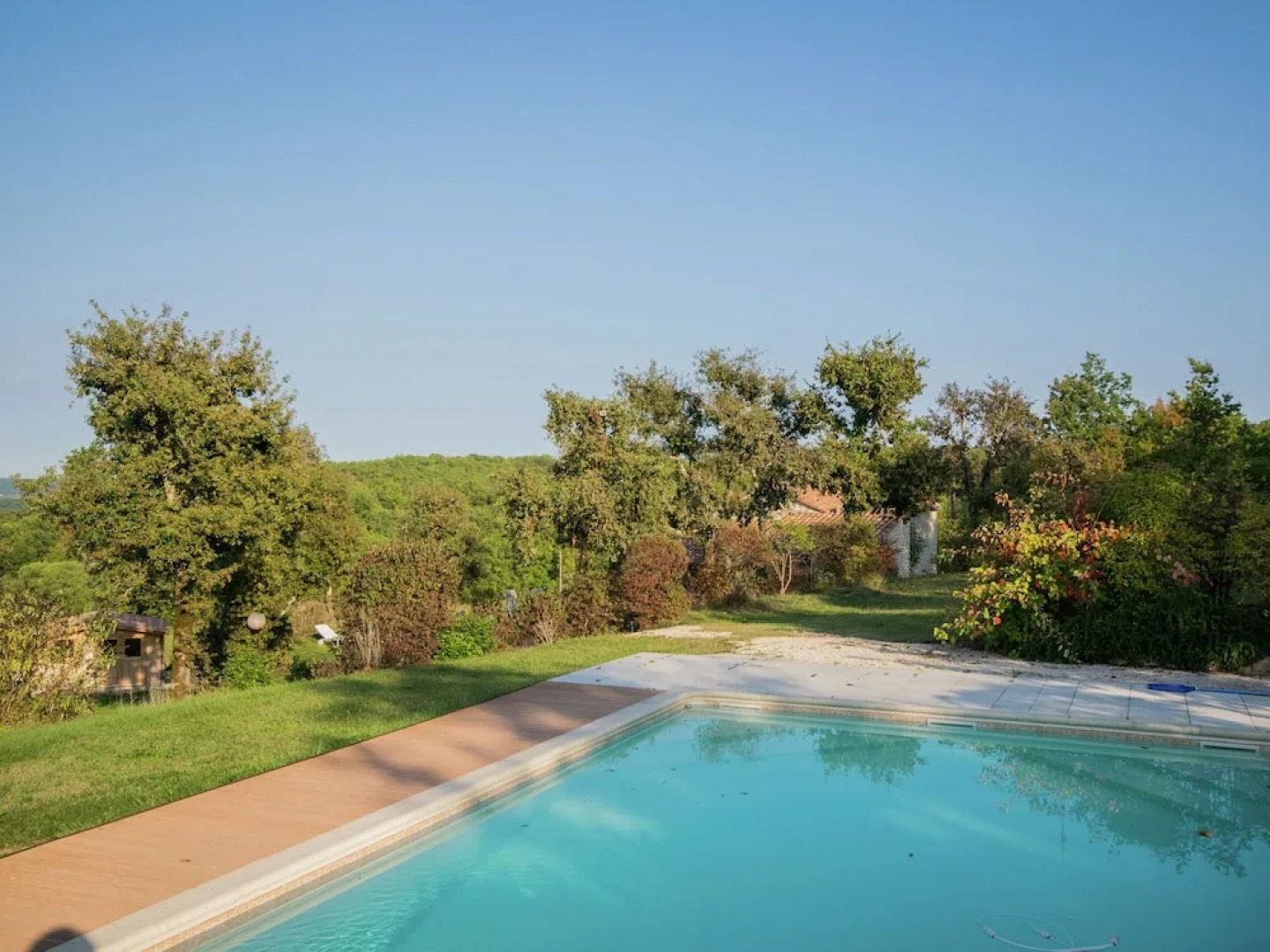 Beautiful Holiday Home in Mauroux With Swimming Pool