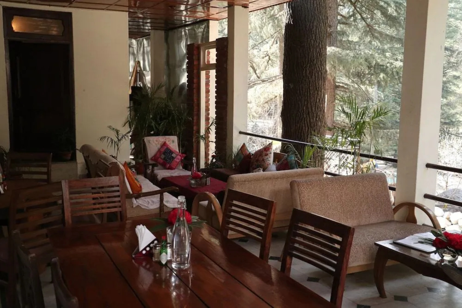 The Rainbow Inn & Cafe