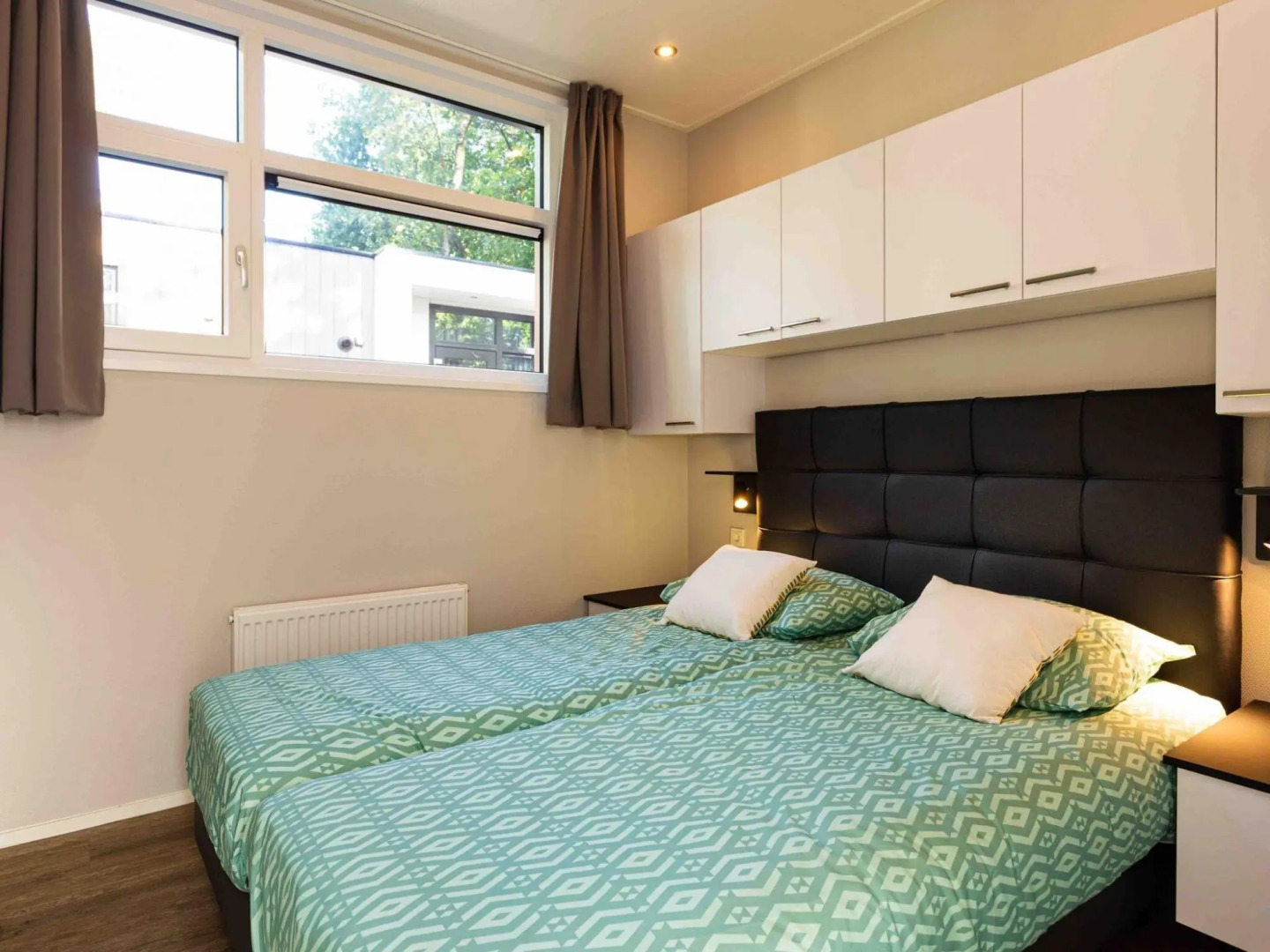 Modern chalet with spa and sauna, in a holiday park, 8 km. from Hoorn