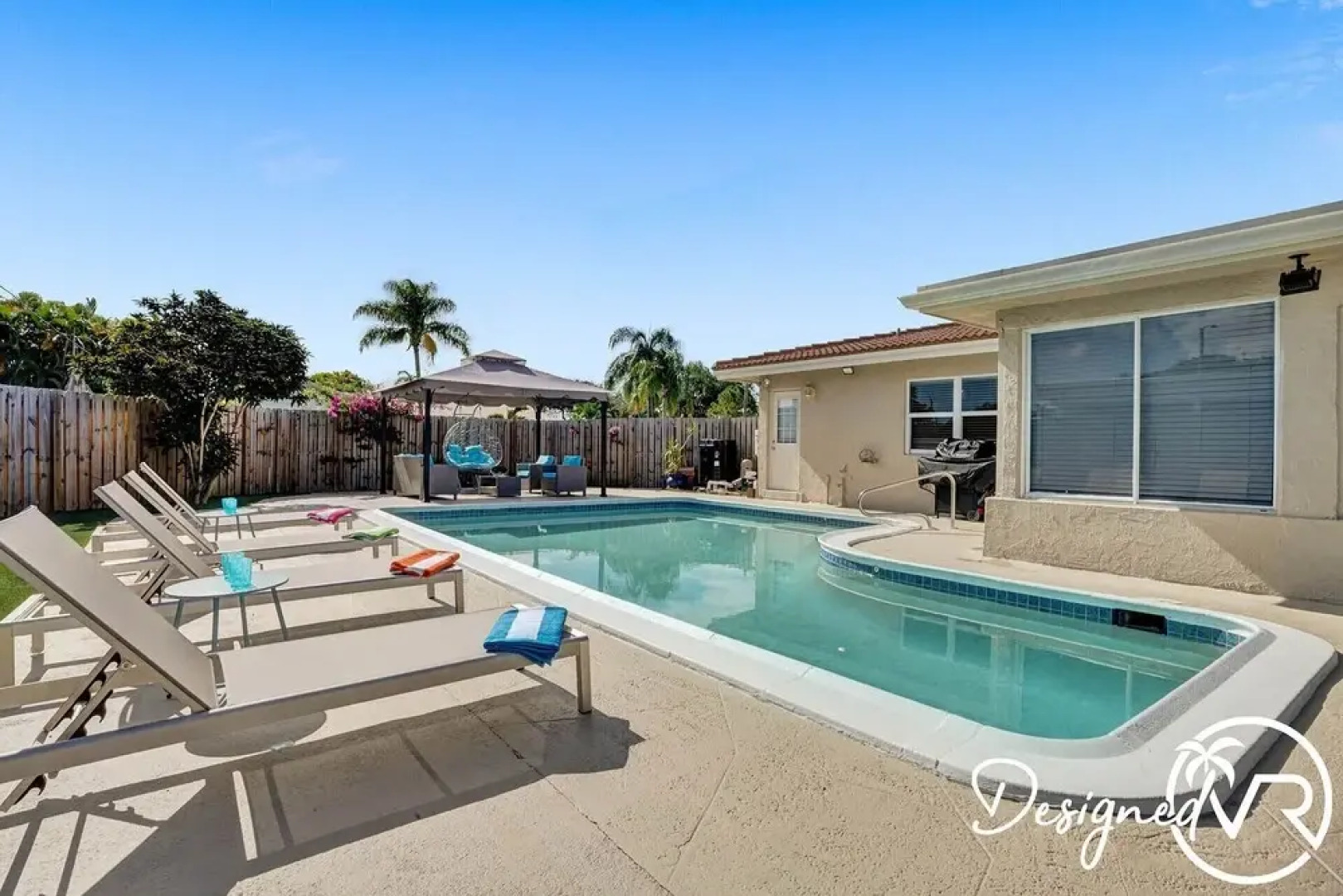 Chic 3BR w heated pool 1 mile to Beach