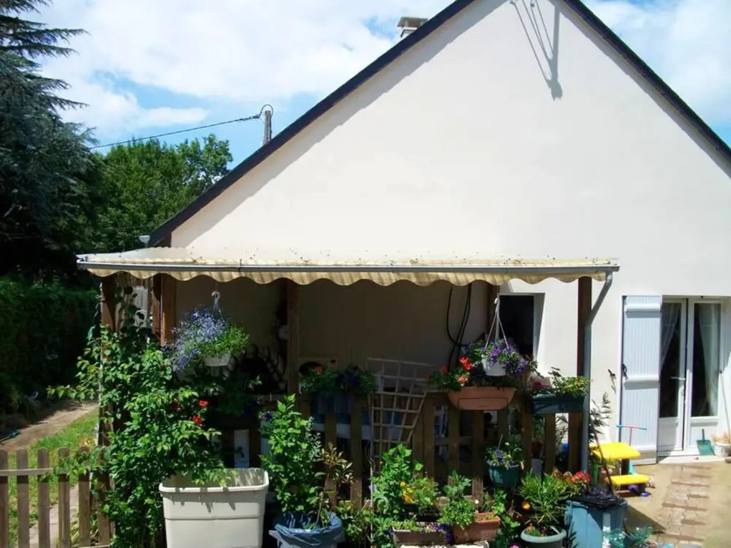 House With one Bedroom in La Croix-en-touraine, With Enclosed Garden and Wifi