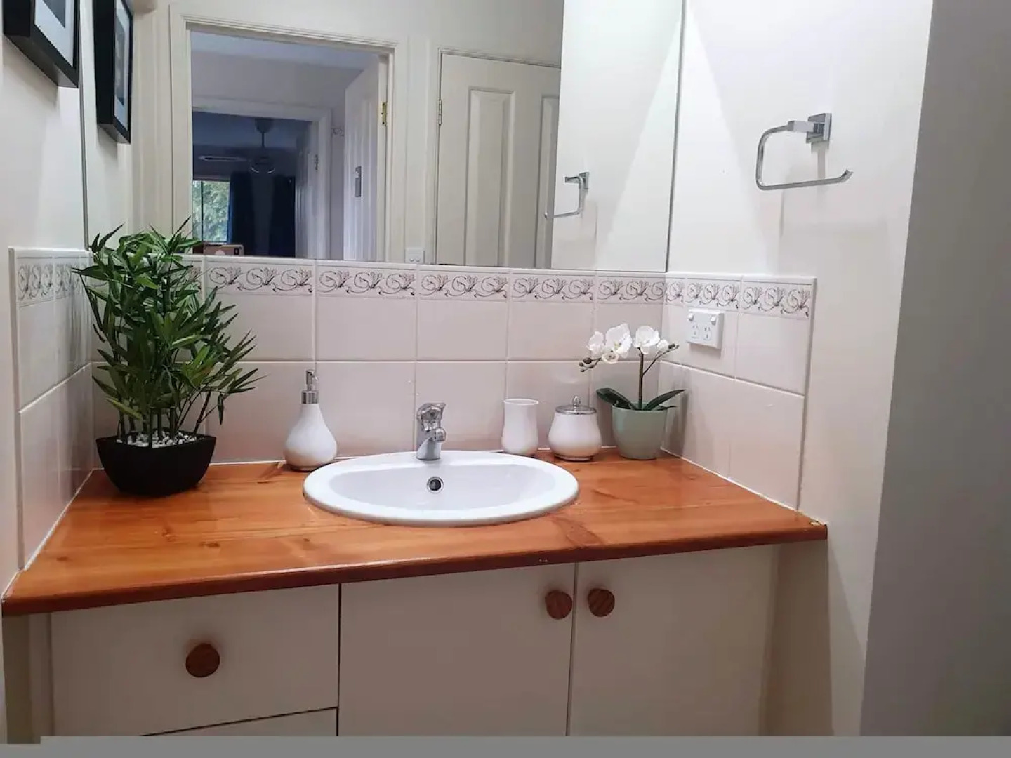 Milang Lakefront Retreat