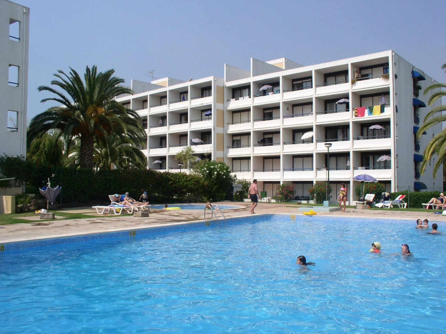 Parque Mourabel, Oasis Village, Pe do Lago