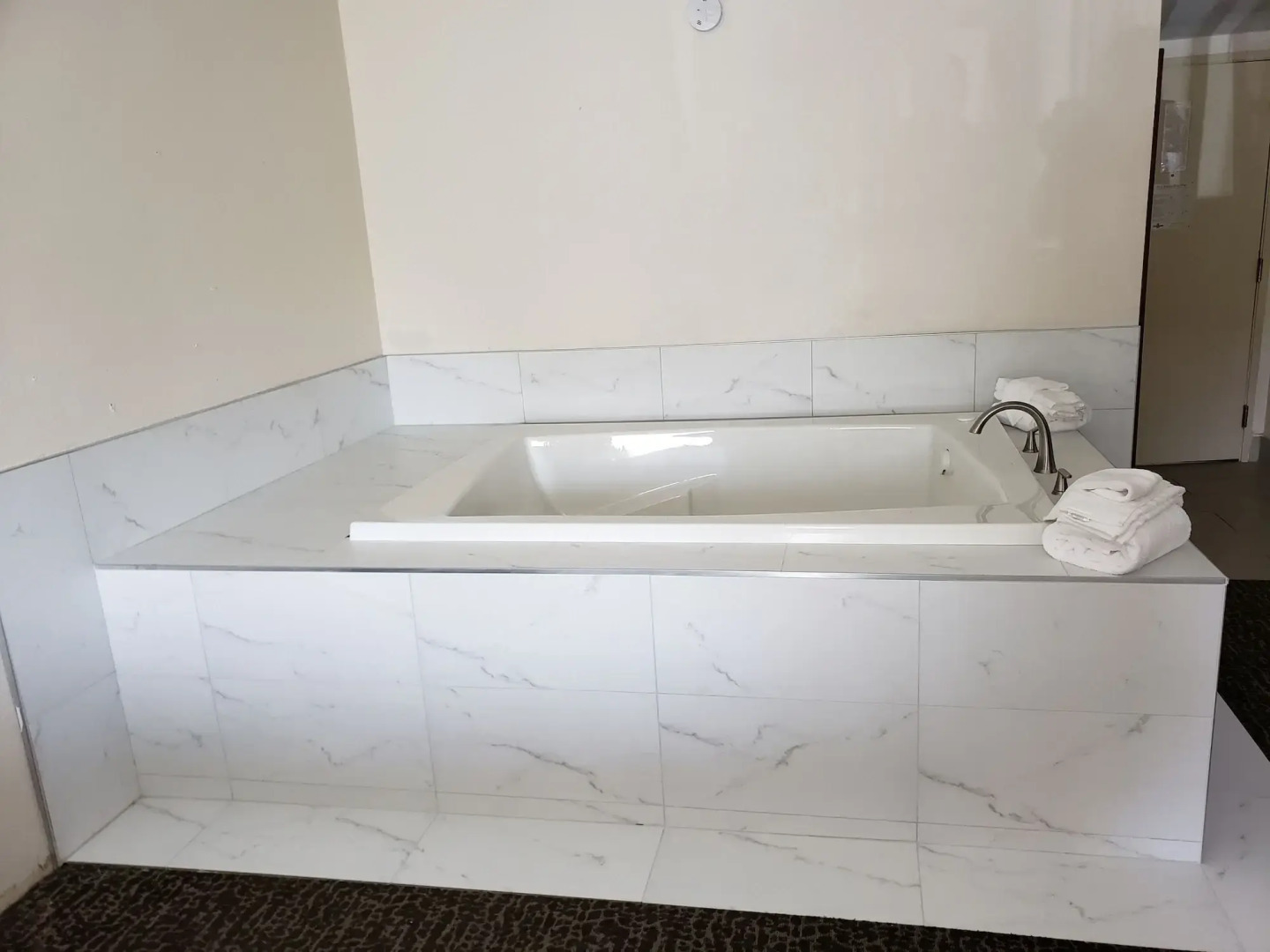 Chicago Club Inn & Suites