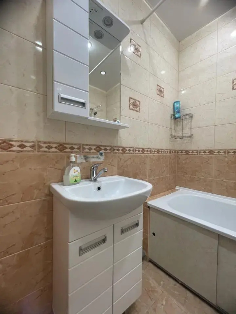 Сниму квартиру на улице Октябрьской Революции