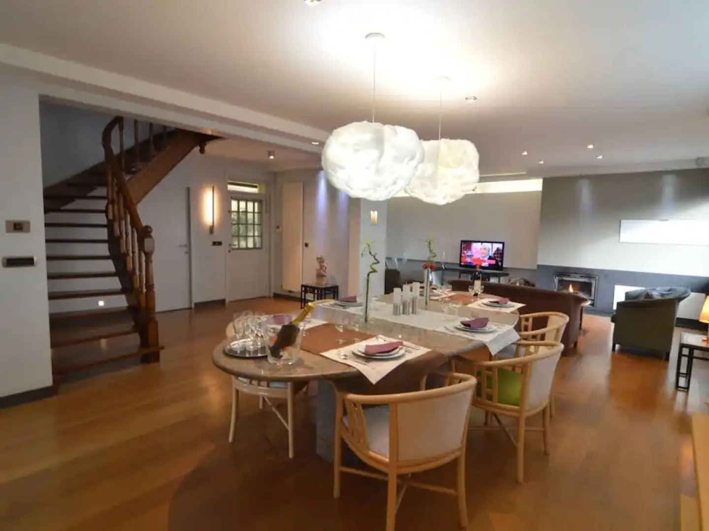 Beautiful Villa for Groups With Swimming Pool, Sauna and Wifi