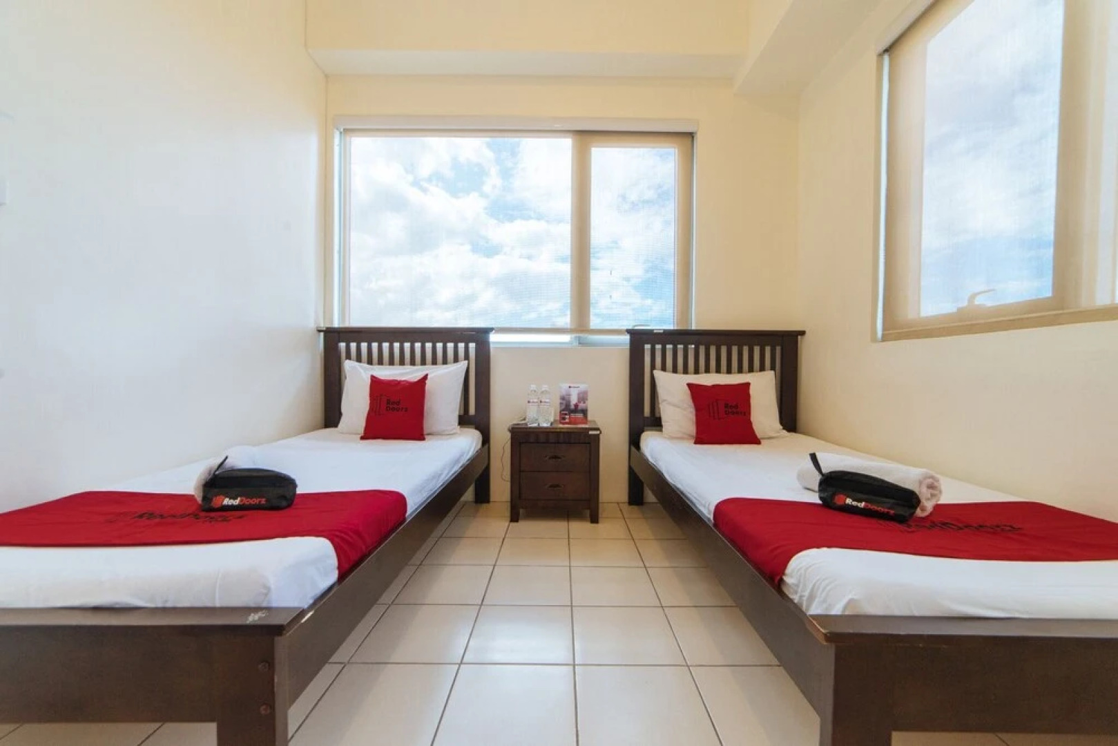 ZEN Rooms Golden Panda QC