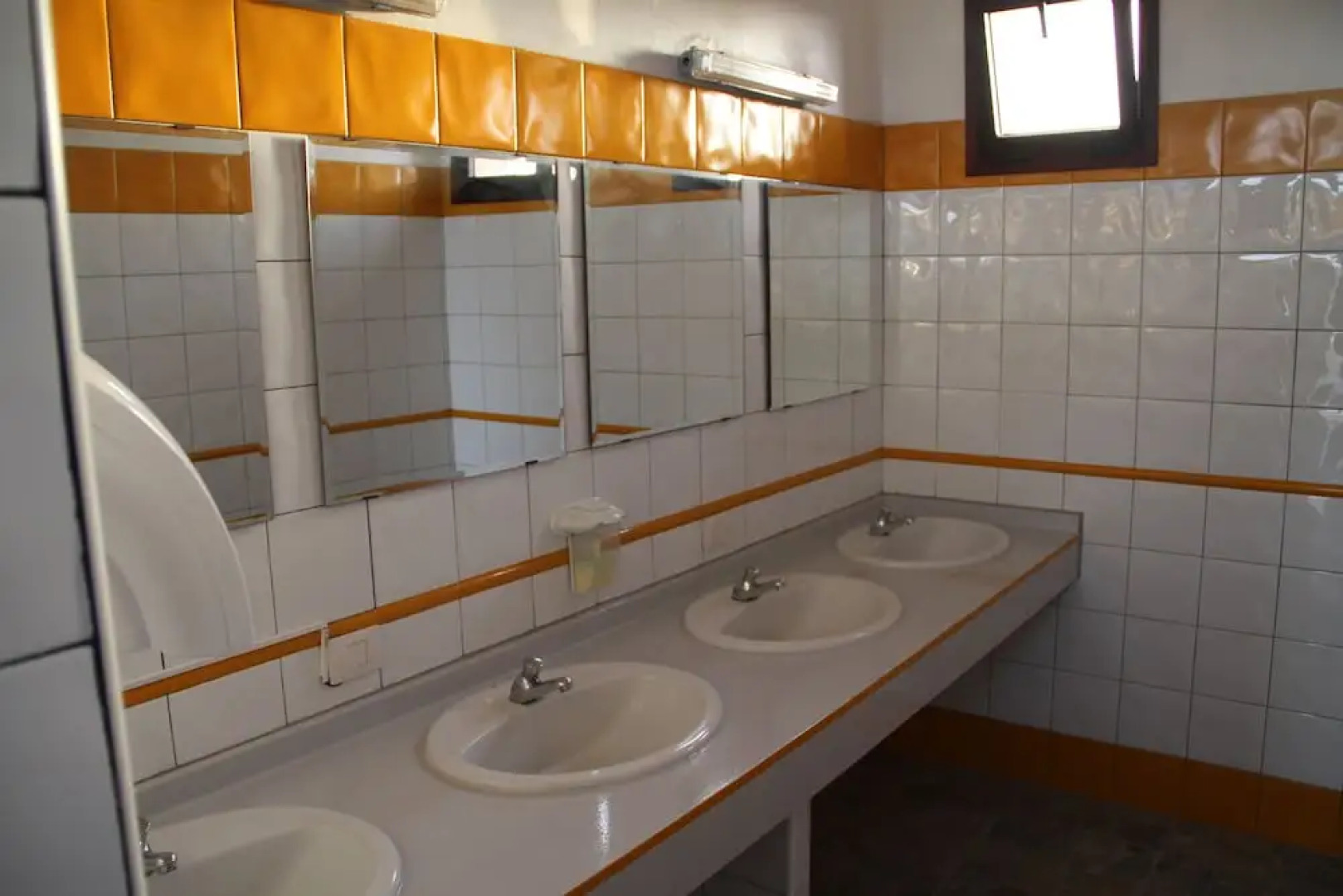 Eco-wooden Houses Camping Montaña Roja