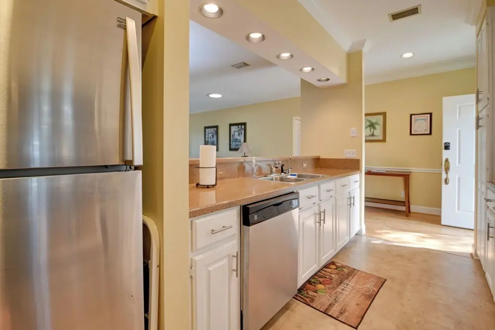 Cottage w/ Deck & Pool Access ~ 6 Mi to Beach