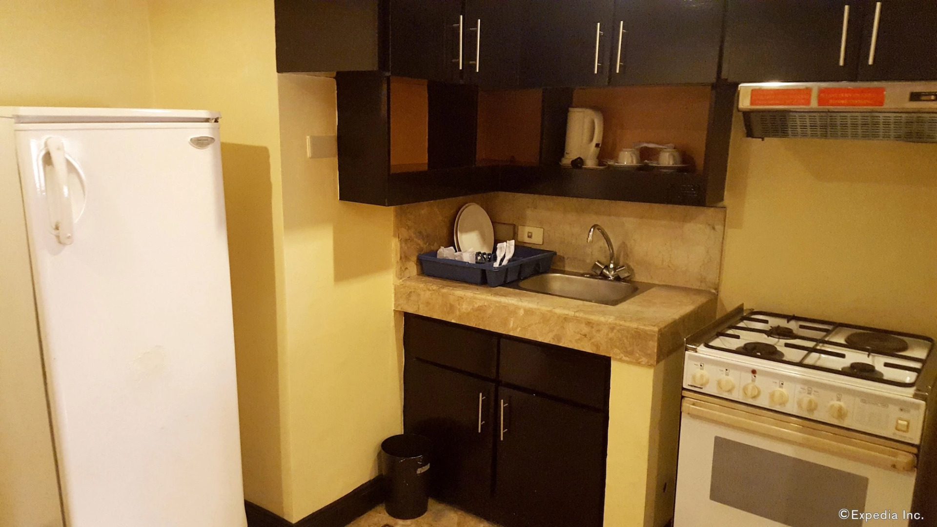 Lourdes Family Suites Makati powered by Cocotel