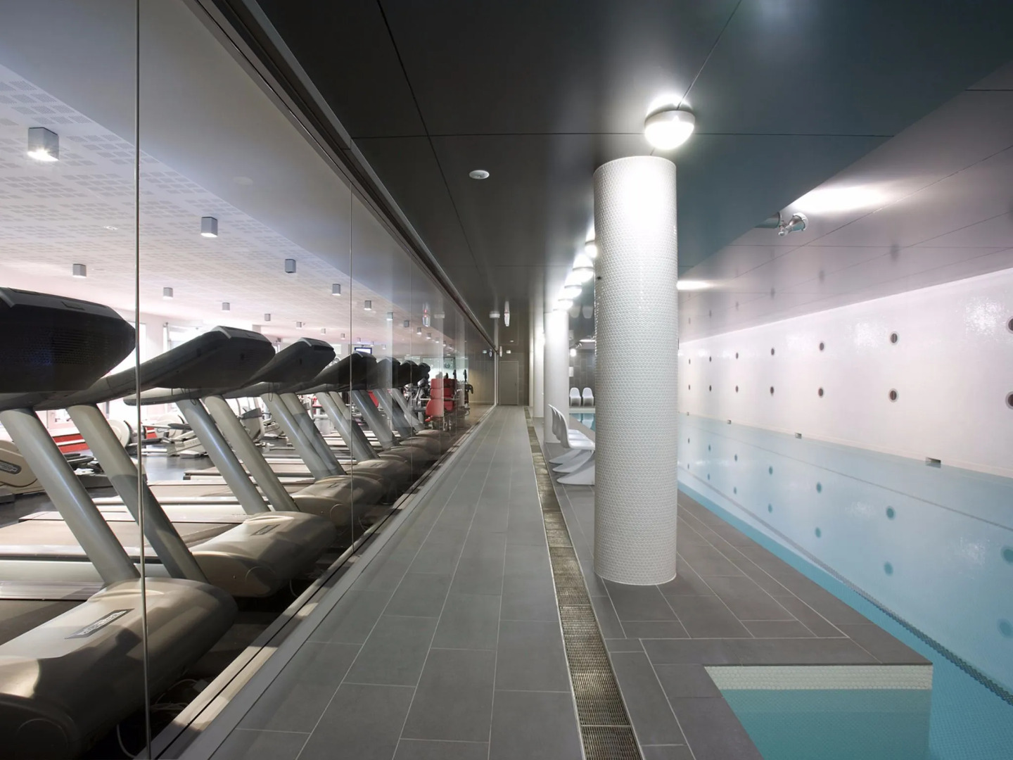 Burbury Hotel & Apartments